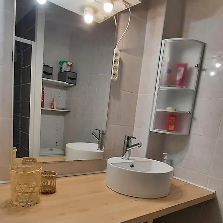 Apartment Large For 4 People, Free Private Parking