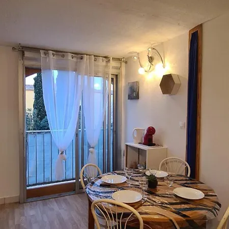 Large For 4 People, Free Private Parking Apartment